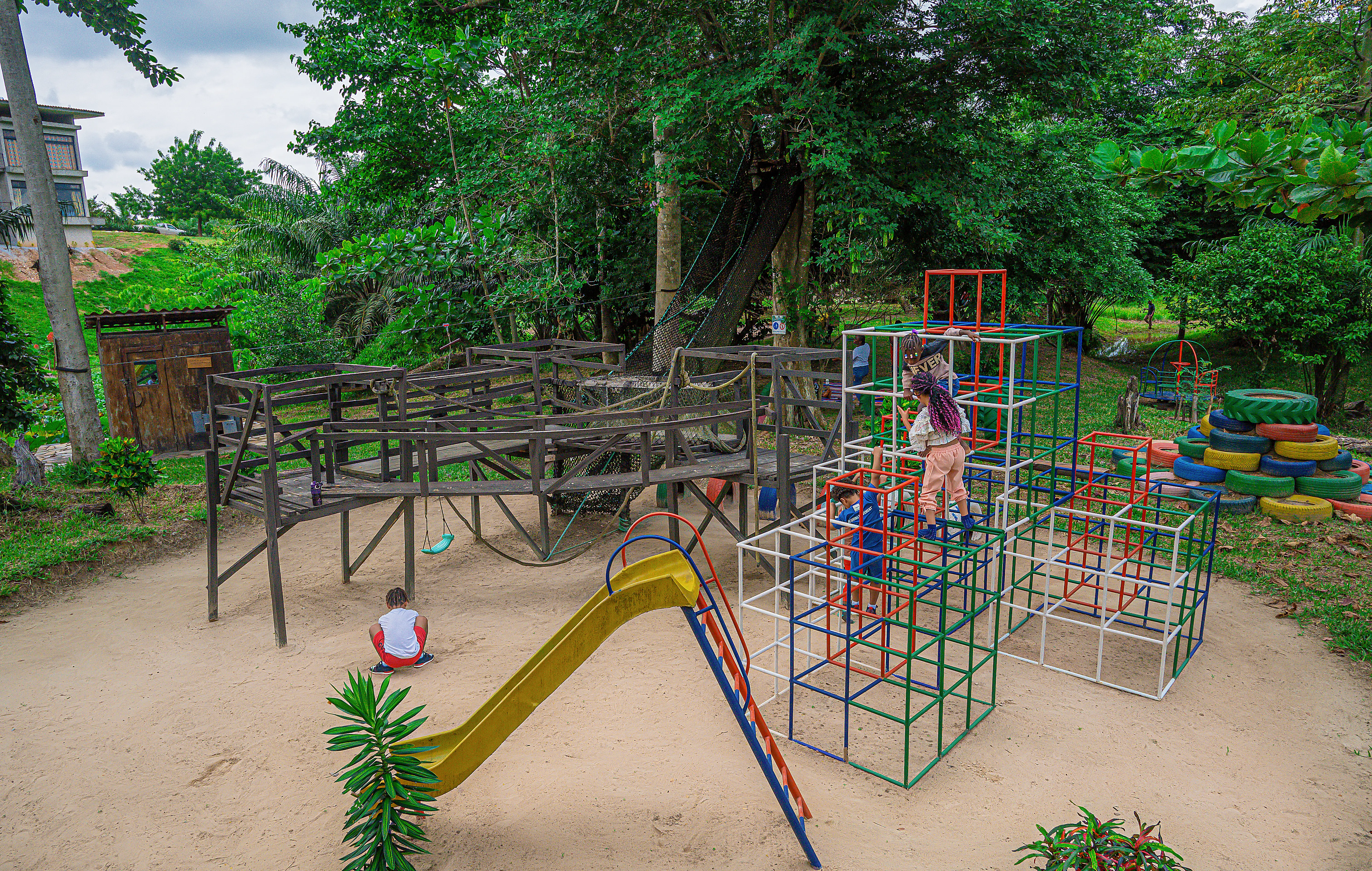 Nacelle nautique sur le fleuve Bandama